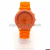 Часы на оранжевом силиконовом ремешке, длина 17-22см, циферблат 38мм